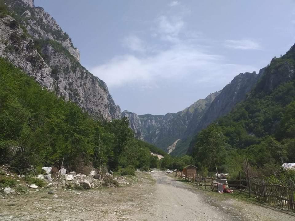 Готель Bujtina 2 Вальбоне Екстер'єр фото